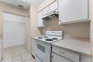 9327 Pagewood Ln, Houston, TX 77063 - Photo 5
