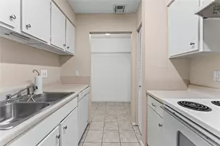 9327 Pagewood Ln, Houston, TX 77063 - Photo 9