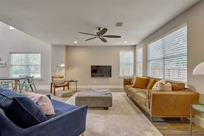 38 E Gaslight Place, The Woodlands, TX 77382 - Photo 9