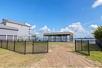 414 Jeanie Lynne Circle, Tiki Island, TX 77554 - Photo 3