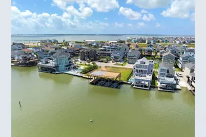 414 Jeanie Lynne Circle, Tiki Island, TX 77554 - Photo 1