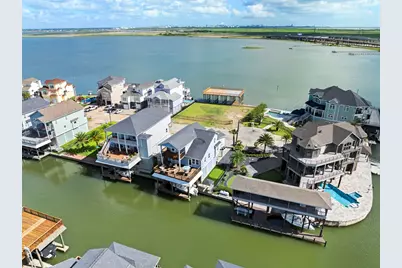 414 Jeanie Lynne Circle, Tiki Island, TX 77554 - Photo 7