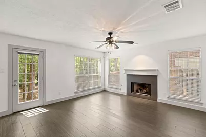 39 W Tallowberry Drive, The Woodlands, TX 77381 - Photo 9