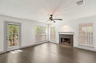 39 W Tallowberry Dr, The Woodlands, TX 77381 - Photo 9