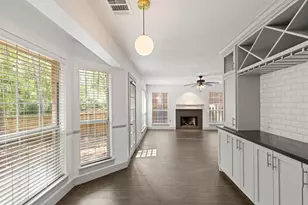 39 W Tallowberry Dr, The Woodlands, TX 77381 - Photo 7