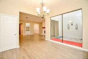 4 Bayou Pointe Dr, Houston, TX 77063 - Photo 17