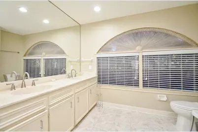 4 Bayou Pointe Drive, Houston, TX 77063 - Photo 27