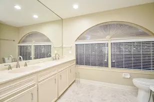 4 Bayou Pointe Dr, Houston, TX 77063 - Photo 27