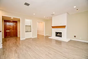 4 Bayou Pointe Dr, Houston, TX 77063 - Photo 9