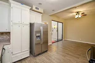 4 Bayou Pointe Dr, Houston, TX 77063 - Photo 23