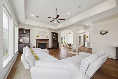 86 S Creekside Court, Houston, TX 77055 - Photo 9