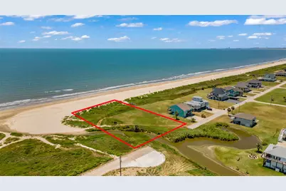704 Villa Drive, Crystal Beach, TX 77650 - Photo 3