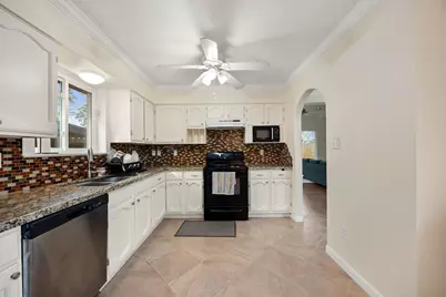 5715 Walnutgate Drive, Spring, TX 77373 - Photo 9