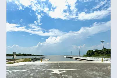 1716 Garth Avenue, Gilchrist, TX 77617 - Photo 11