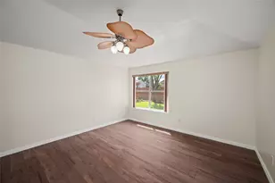 16014 Surrey Woods Dr, Friendswood, TX 77546 - Photo 11