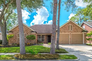 16014 Surrey Woods Dr, Friendswood, TX 77546 - Photo 1