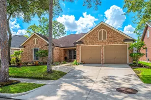 16014 Surrey Woods Dr, Friendswood, TX 77546 - Photo 3