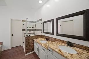 16014 Surrey Woods Dr, Friendswood, TX 77546 - Photo 13