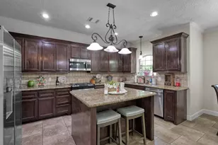 9766 Twin Shores Dr, Willis, TX 77318 - Photo 9