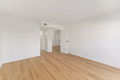 3015 Walnut Bend Lane #31, Houston, TX 77042 - Photo 3