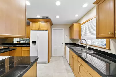 5422 Schumacher, Houston, TX 77056 - Photo 7