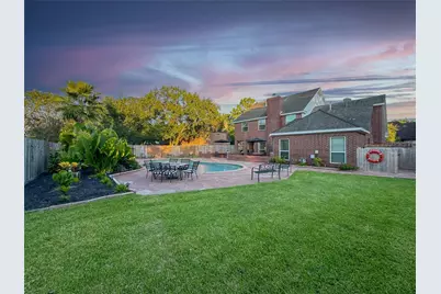 1501 W Castlewood Avenue, Friendswood, TX 77546 - Photo 41