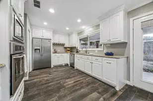 1205 Marine Dr, Galveston, TX 77550 - Photo 5