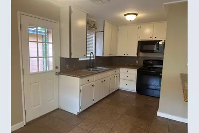 114 Forest Oaks Lane, Lake Jackson, TX 77566 - Photo 3
