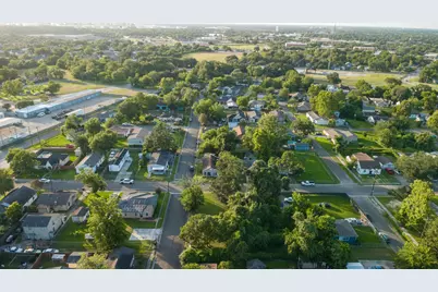 613 W Nazro Street, Baytown, TX 77520 - Photo 11