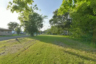 613 W Nazro Street, Baytown, TX 77520 - Photo 3