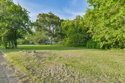 613 W Nazro Street, Baytown, TX 77520 - Photo 1