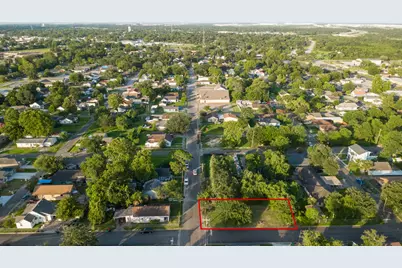 613 W Nazro Street, Baytown, TX 77520 - Photo 13
