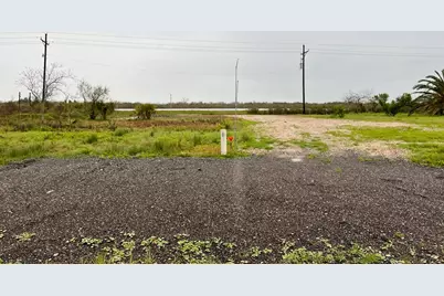 1112 Highway 87, Port Bolivar, TX 77650 - Photo 1