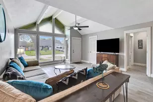 2002 Savanna Ct S, League City, TX 77573 - Photo 5