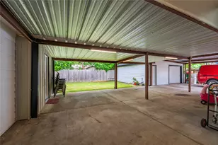 233 E Sunnyside St, Houston, TX 77076 - Photo 9