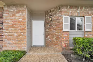 5901 Woodway Place Ct, Houston, TX 77057 - Photo 3