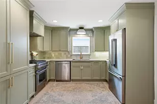 7623 Fairdale Ln, Houston, TX 77063 - Photo 3