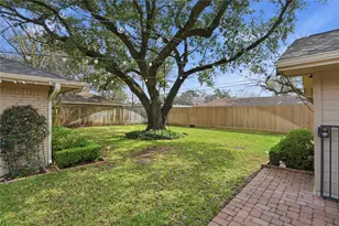 7623 Fairdale Ln, Houston, TX 77063 - Photo 21