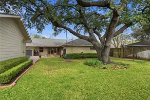 7623 Fairdale Ln, Houston, TX 77063 - Photo 23
