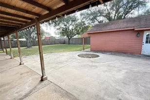 2205 James Ave, El Campo, TX 77437 - Photo 37