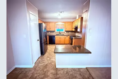 2205 James Avenue, El Campo, TX 77437 - Photo 7