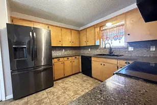 2205 James Ave, El Campo, TX 77437 - Photo 3