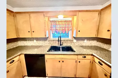 2205 James Avenue, El Campo, TX 77437 - Photo 5