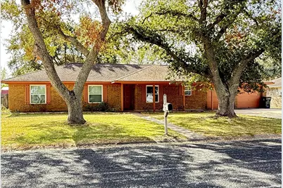 2205 James Avenue, El Campo, TX 77437 - Photo 1