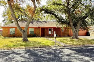 2205 James Ave, El Campo, TX 77437 - Photo 1