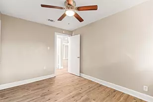 2226 Rainbow Dr, Houston, TX 77023 - Photo 13