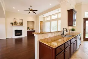 7522 Mulrain Dr, Sugar Land, TX 77479 - Photo 13