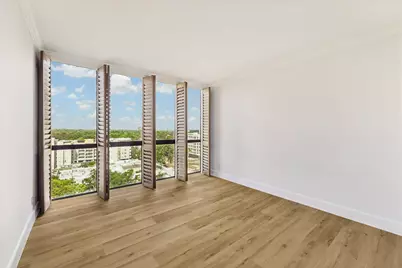 5001 Woodway Drive #1305, Houston, TX 77056 - Photo 17