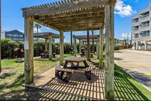 6102 Seawall Blvd, Galveston, TX 77551 - Photo 3