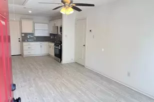 5217 Malmedy Rd, Houston, TX 77033 - Photo 7